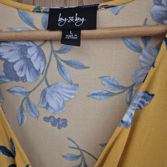 Women's Dress Large- Yellow and Blue Floral High Low - Picture 4 of 6